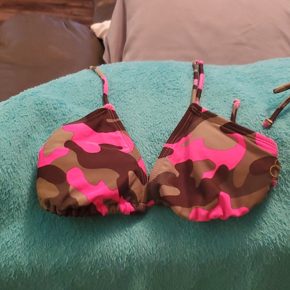 Bikini - Picture 3 of 5
